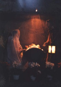 Foto der Krippe beim Altar in St. Simpert