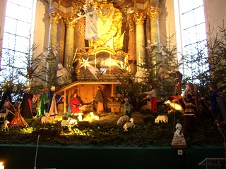 Foto der Altarkrippe in St. Rasso in Grafrath